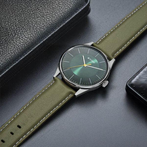 Classic Chrono Watch - Image 3